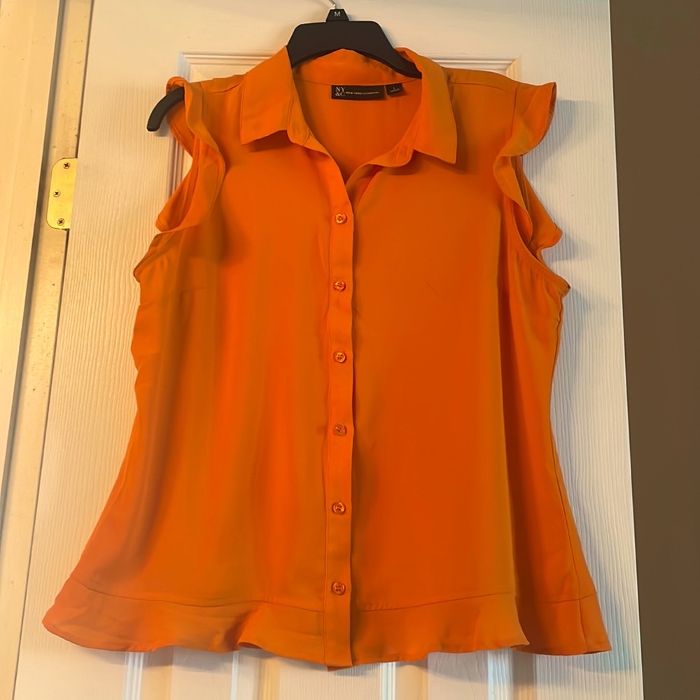 Never worn 100% Polyester beautiful spring top